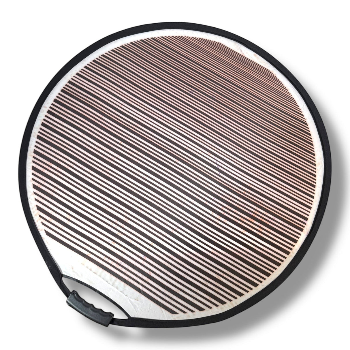 Anson PDR reflector screen with black and white stripes, foldable design with handle. Ideal for professionals. Slightly defective with color bleed